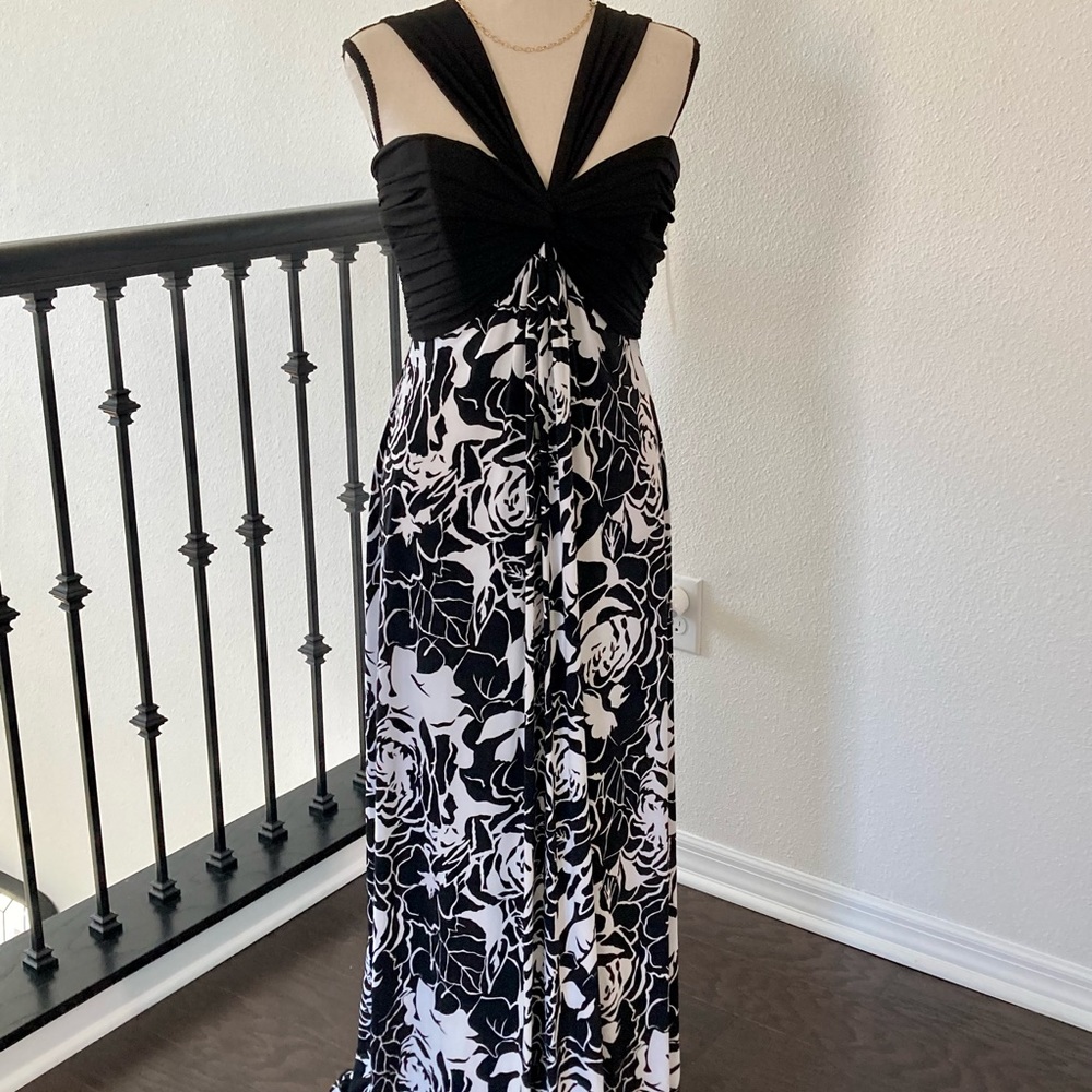 Alex Evenings Black & White Size 10 halter dress with Built -in corset. NWT